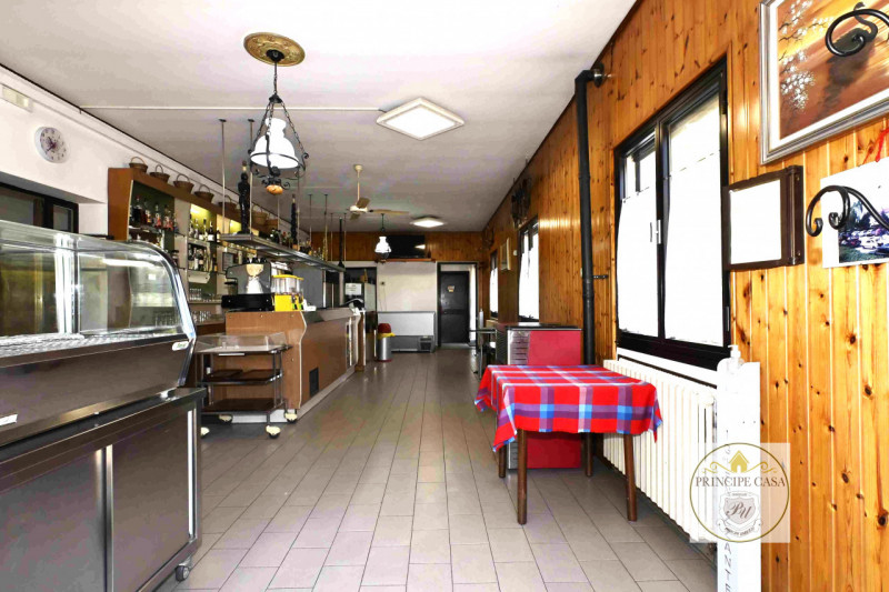 Rif. ATT3 - Proponiamo in vendita, in posizione di alto passaggio, una trattoria attiva di ben 31...