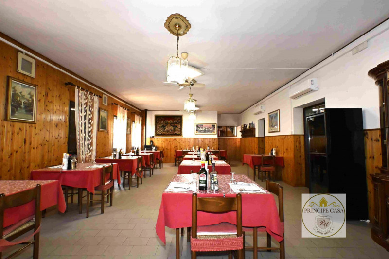 Rif. ATT3 - Proponiamo in vendita, in posizione di alto passaggio, una trattoria attiva di ben 31...