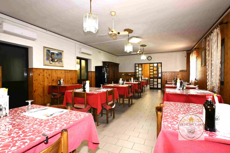 Rif. ATT3 - Proponiamo in vendita, in posizione di alto passaggio, una trattoria attiva di ben 31...