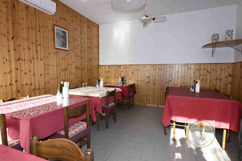 Rif. ATT3 - Proponiamo in vendita, in posizione di alto passaggio, una trattoria attiva di ben 31...