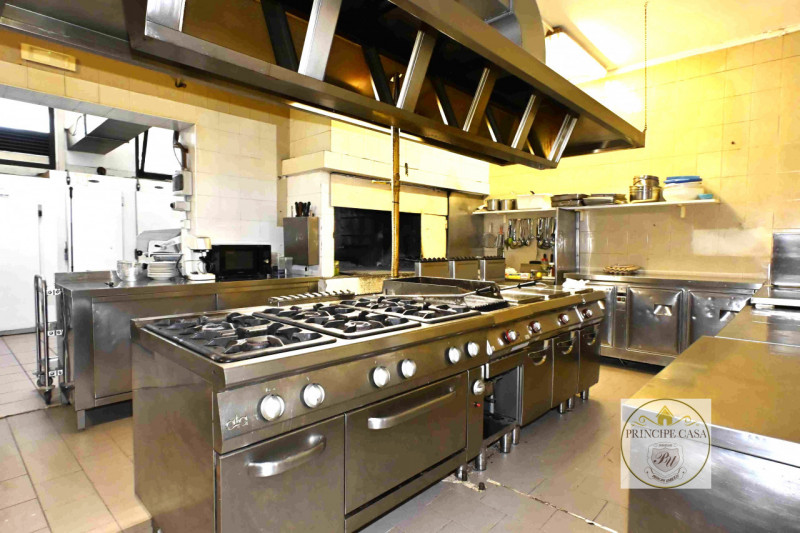 Rif. ATT3 - Proponiamo in vendita, in posizione di alto passaggio, una trattoria attiva di ben 31...