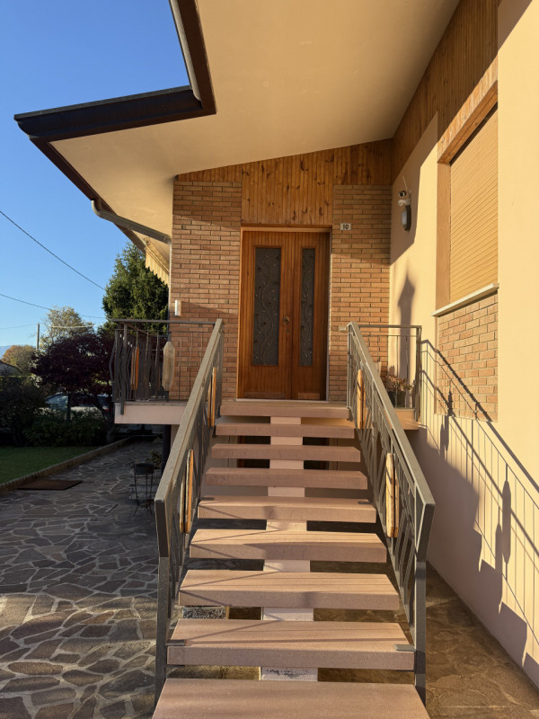 (Per INFO Fabrizio 333 7743912) - Proponiamo in vendita, a circa 1 km dal centro di Montebelluna,...