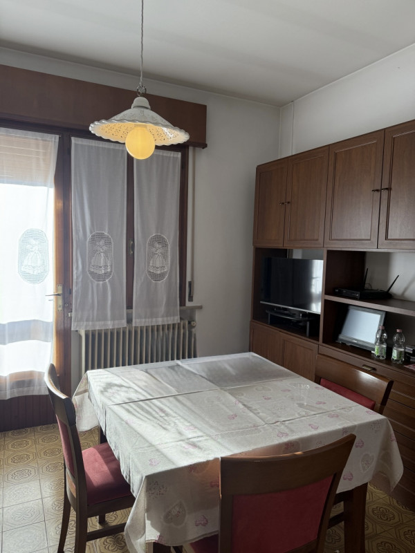 (Per INFO Fabrizio 333 7743912) - Proponiamo in vendita, a circa 1 km dal centro di Montebelluna,...