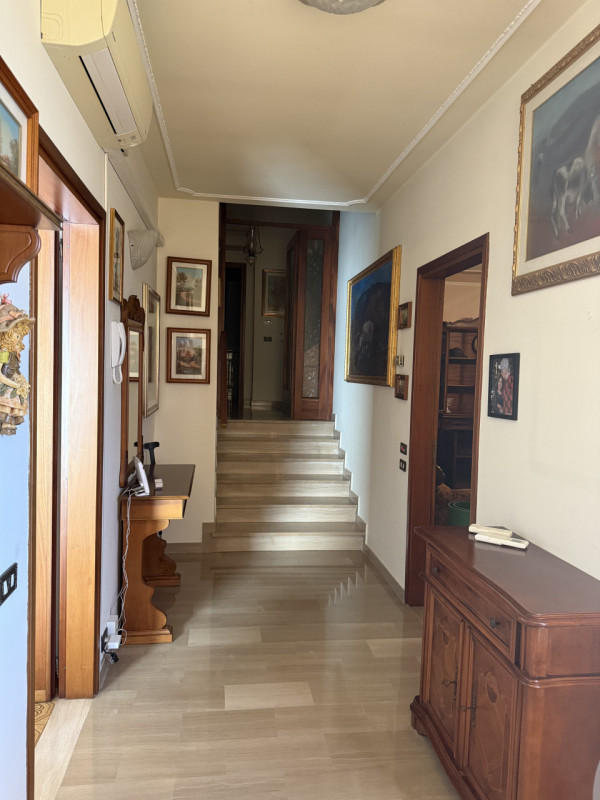 (Per INFO Fabrizio 333 7743912) - Proponiamo in vendita, a circa 1 km dal centro di Montebelluna,...