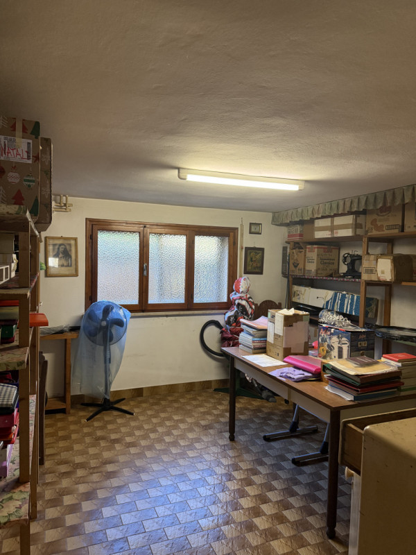 (Per INFO Fabrizio 333 7743912) - Proponiamo in vendita, a circa 1 km dal centro di Montebelluna,...