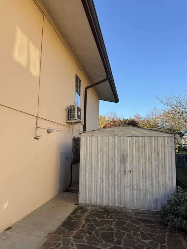 (Per INFO Fabrizio 333 7743912) - Proponiamo in vendita, a circa 1 km dal centro di Montebelluna,...