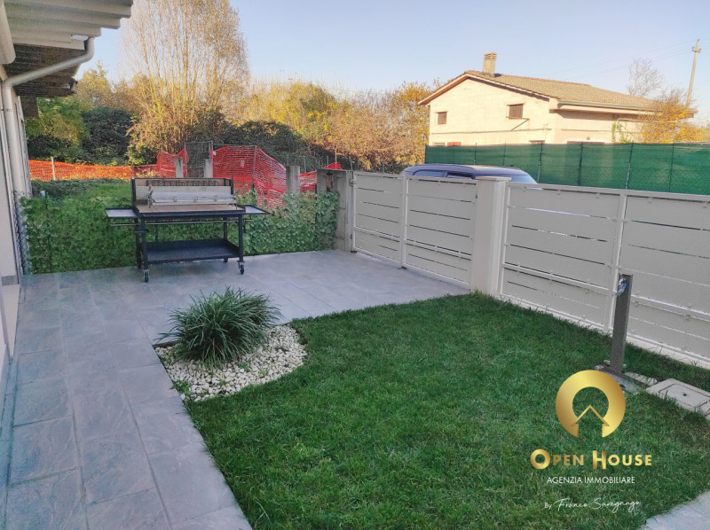 OPEN HOUSE by Franco Savegnago propone in vendita Schiera centrale in complesso residenziale di s...