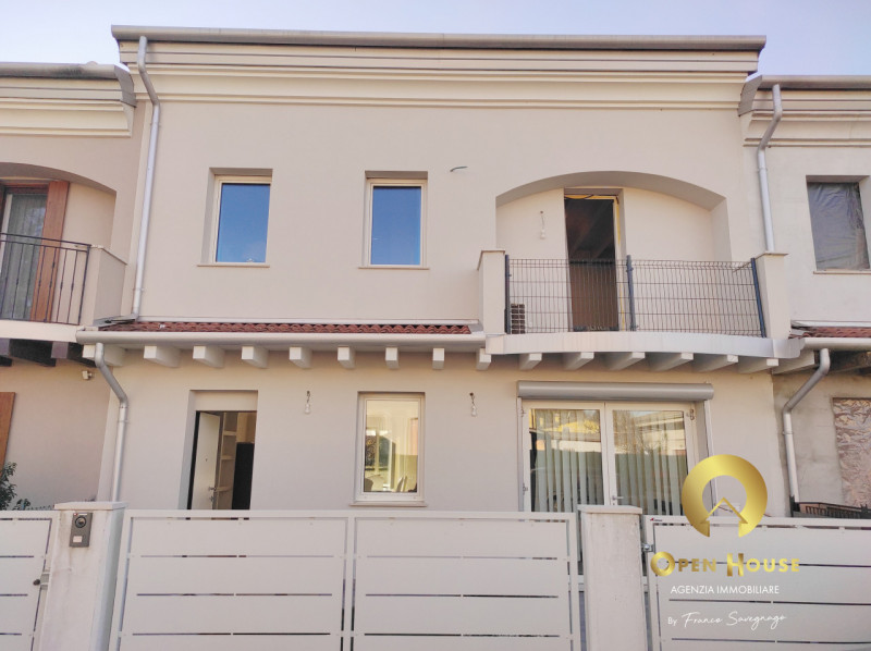 OPEN HOUSE by Franco Savegnago propone in vendita Schiera centrale in complesso residenziale di s...