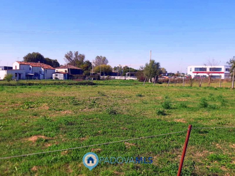 Immobile in esclusiva al Gruppo Padova MLS

In frazione San Bortolo proponiamo in vendita un'abit...