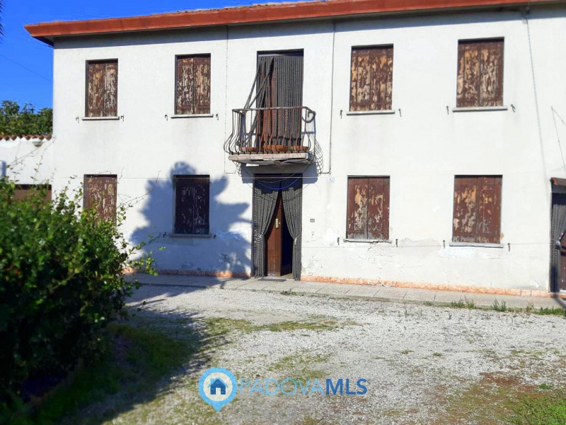 Immobile in esclusiva al Gruppo Padova MLS

In frazione San Bortolo proponiamo in vendita un'abit...