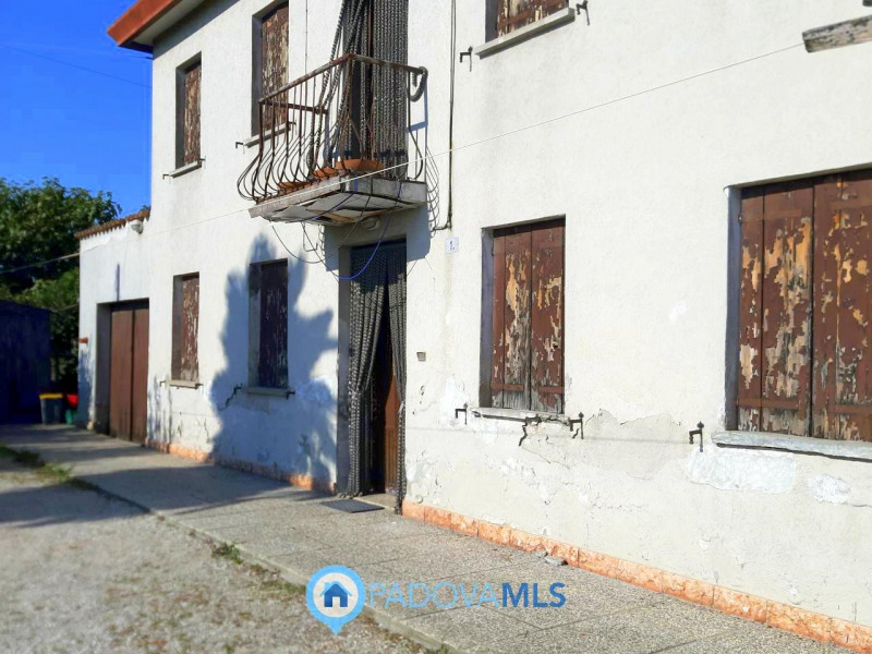 Immobile in esclusiva al Gruppo Padova MLS

In frazione San Bortolo proponiamo in vendita un'abit...