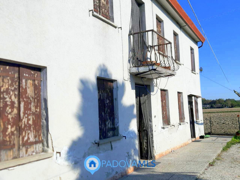 Immobile in esclusiva al Gruppo Padova MLS

In frazione San Bortolo proponiamo in vendita un'abit...