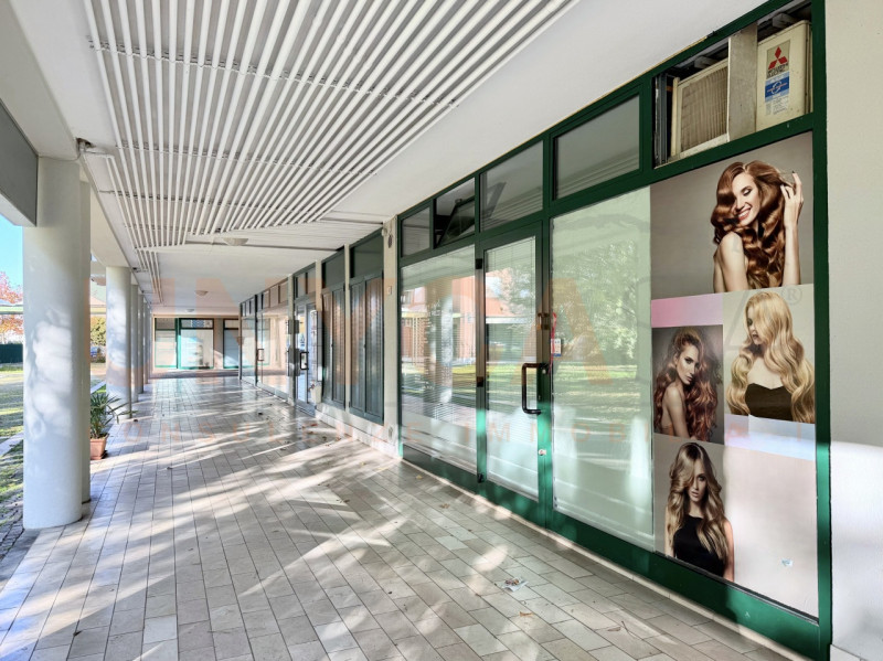 RUBANO: proponiamo in affitto un negozio ideale per chi desidera avviare o trasferire la propria ...