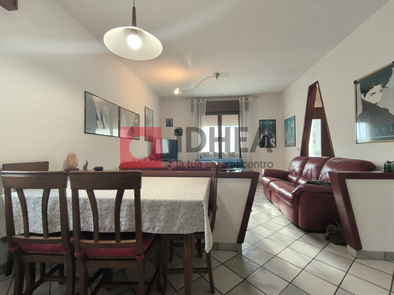 PREGANZIOL: FRESCADA

Inserito in piacevole contesto residenziale, nel cuore di Frescada, proponi...