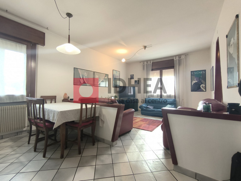 PREGANZIOL: FRESCADA

Inserito in piacevole contesto residenziale, nel cuore di Frescada, proponi...