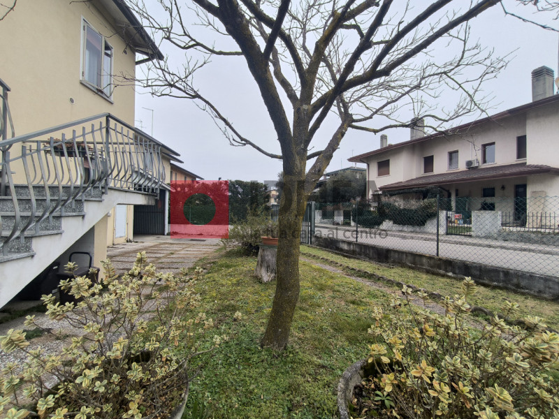 PREGANZIOL: FRESCADA

Inserito in piacevole contesto residenziale, nel cuore di Frescada, proponi...