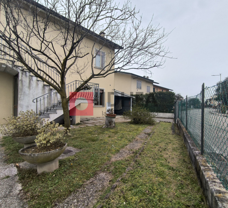 PREGANZIOL: FRESCADA

Inserito in piacevole contesto residenziale, nel cuore di Frescada, proponi...