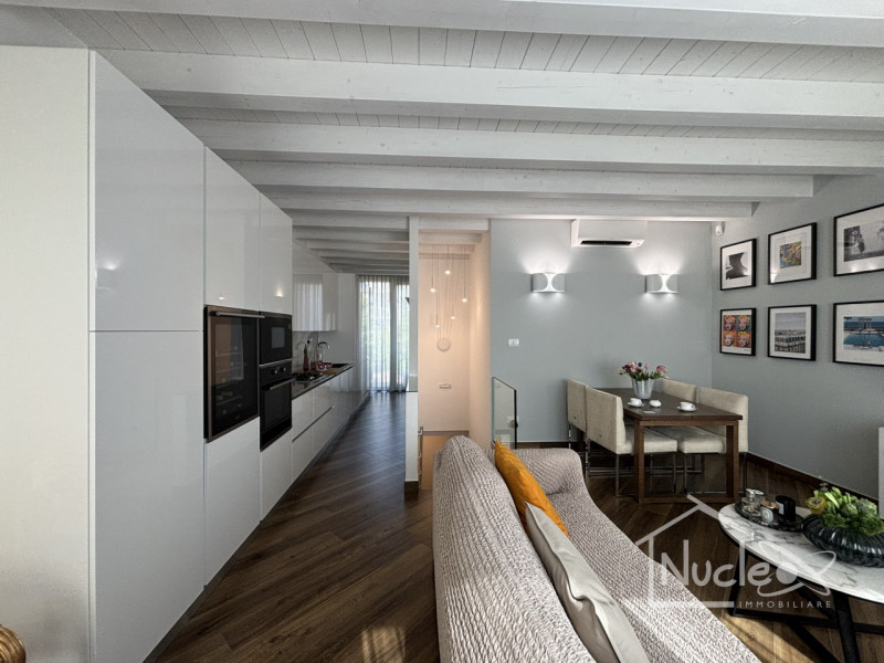 Proponiamo in vendita in località Sottomarina, splendida ed esclusiva villa unifamiliare sviluppa...