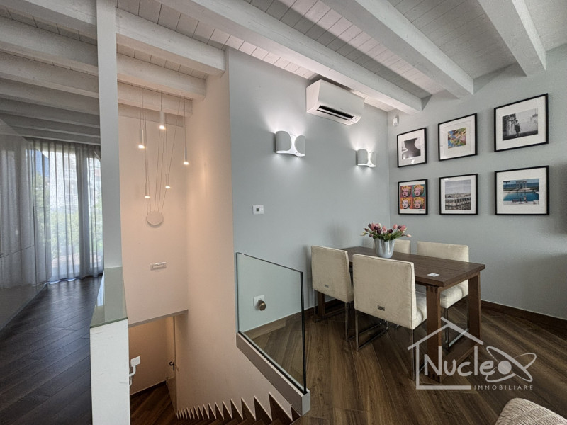 Proponiamo in vendita in località Sottomarina, splendida ed esclusiva villa unifamiliare sviluppa...