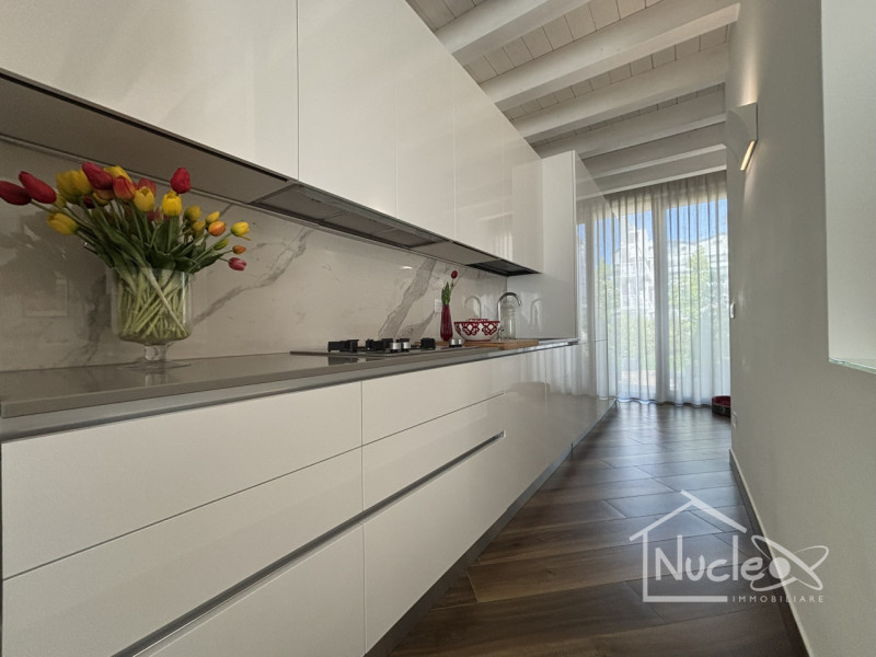 Proponiamo in vendita in località Sottomarina, splendida ed esclusiva villa unifamiliare sviluppa...