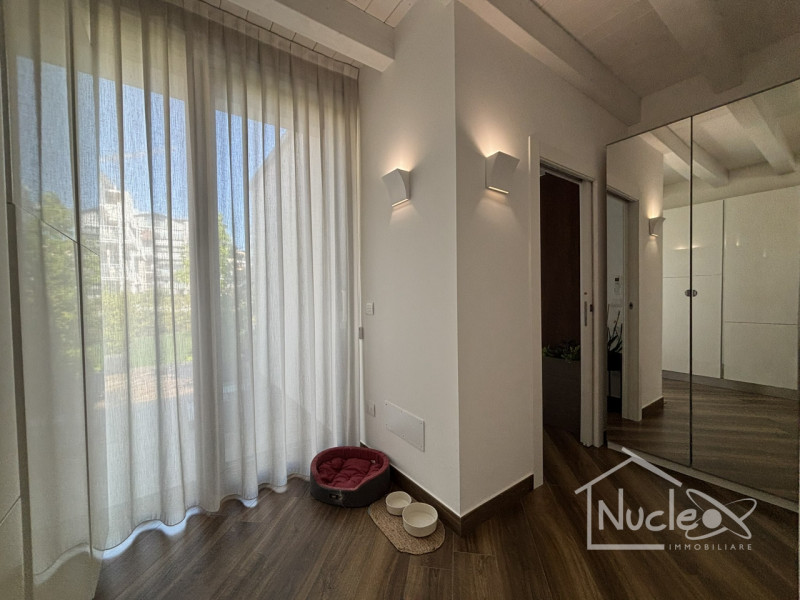 Proponiamo in vendita in località Sottomarina, splendida ed esclusiva villa unifamiliare sviluppa...