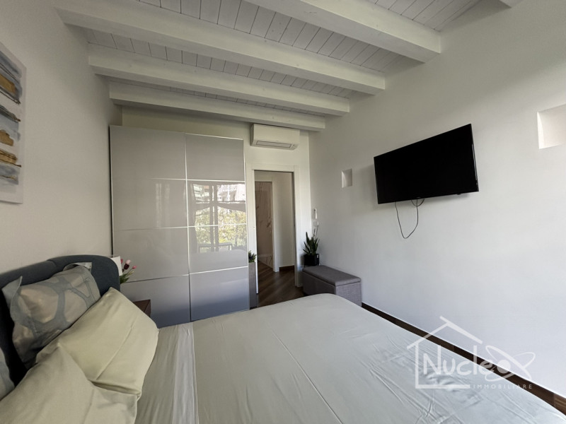 Proponiamo in vendita in località Sottomarina, splendida ed esclusiva villa unifamiliare sviluppa...