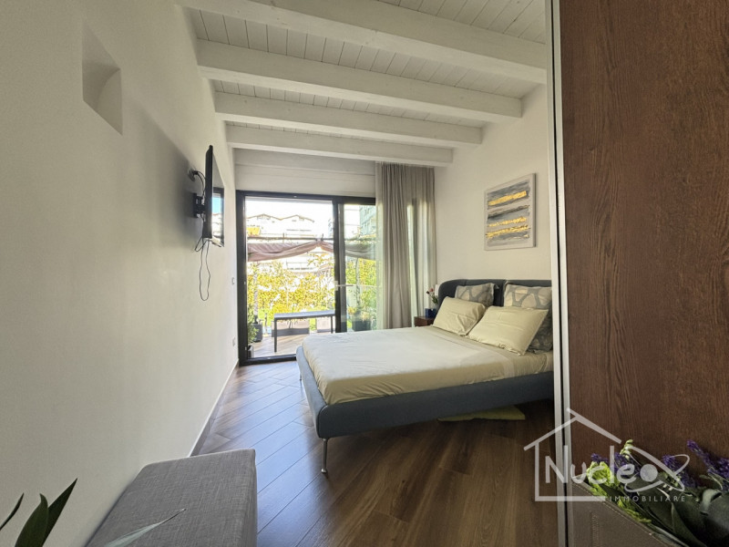 Proponiamo in vendita in località Sottomarina, splendida ed esclusiva villa unifamiliare sviluppa...