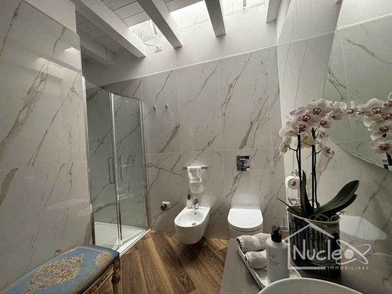 Proponiamo in vendita in località Sottomarina, splendida ed esclusiva villa unifamiliare sviluppa...