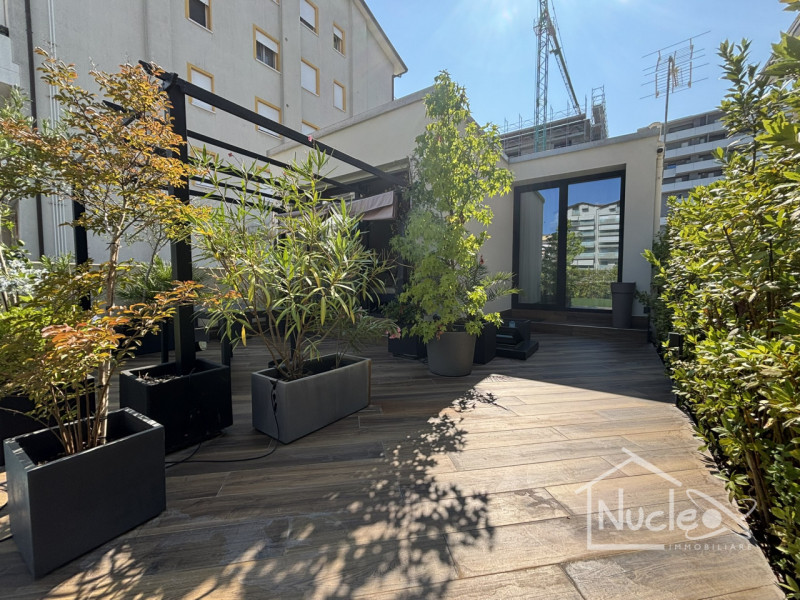 Proponiamo in vendita in località Sottomarina, splendida ed esclusiva villa unifamiliare sviluppa...