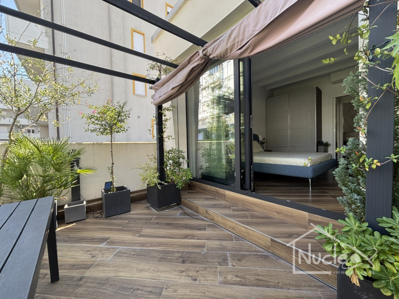 Proponiamo in vendita in località Sottomarina, splendida ed esclusiva villa unifamiliare sviluppa...