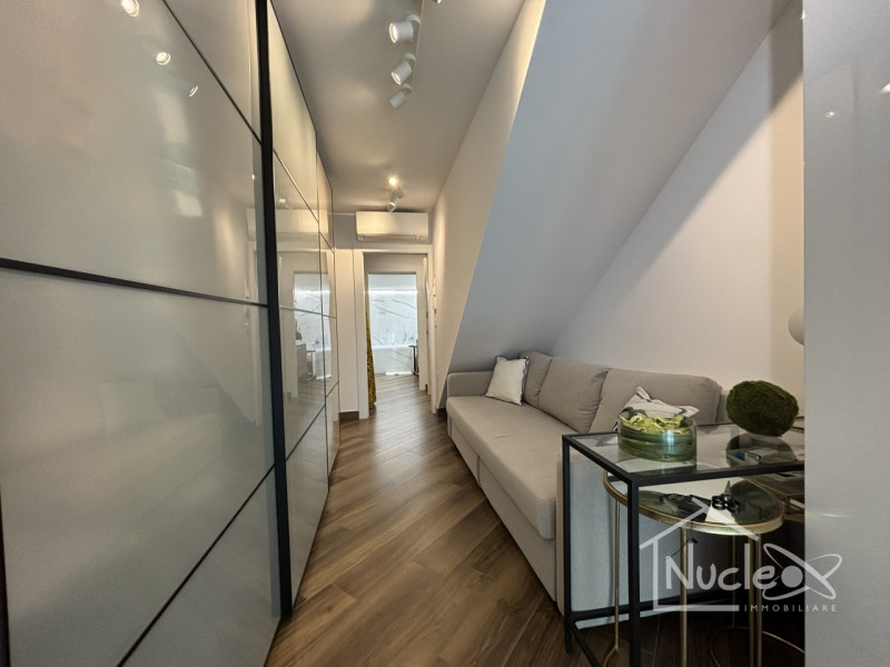 Proponiamo in vendita in località Sottomarina, splendida ed esclusiva villa unifamiliare sviluppa...