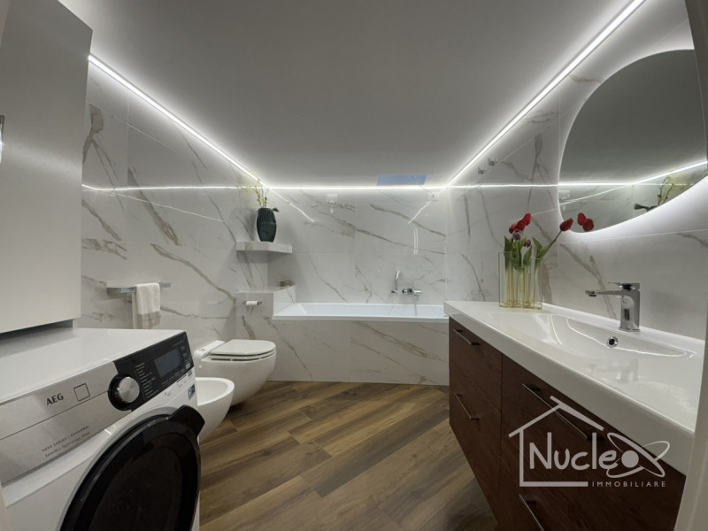 Proponiamo in vendita in località Sottomarina, splendida ed esclusiva villa unifamiliare sviluppa...