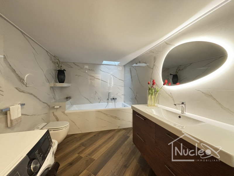 Proponiamo in vendita in località Sottomarina, splendida ed esclusiva villa unifamiliare sviluppa...