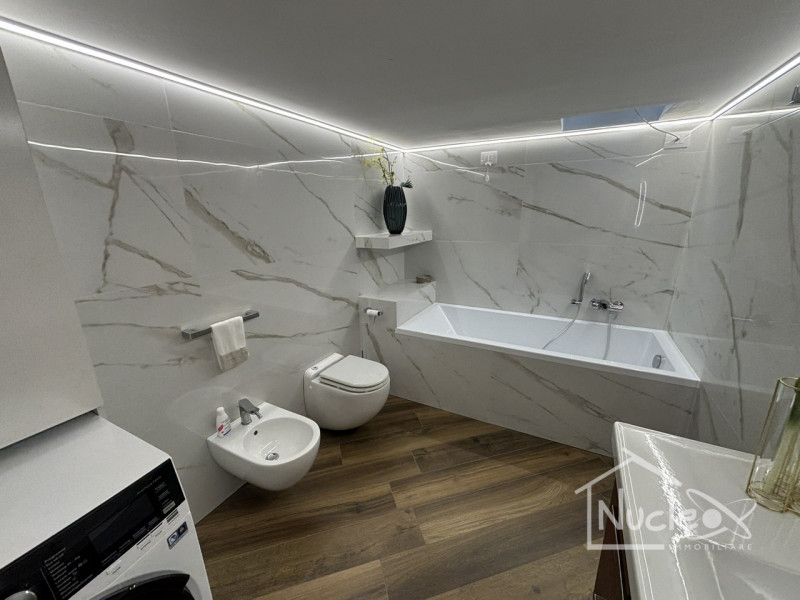 Proponiamo in vendita in località Sottomarina, splendida ed esclusiva villa unifamiliare sviluppa...