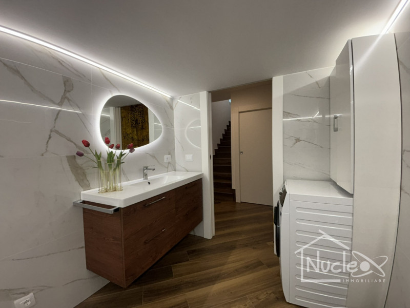 Proponiamo in vendita in località Sottomarina, splendida ed esclusiva villa unifamiliare sviluppa...