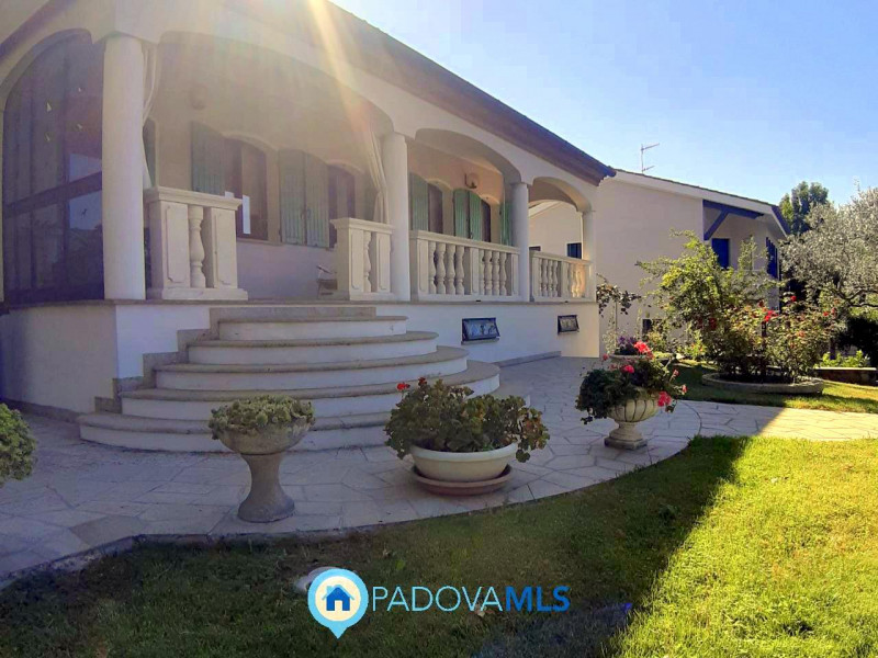 Immobile in esclusiva al Gruppo Padova MLS

Nel suggestivo Comune di Baone proponiamo in vendita ...