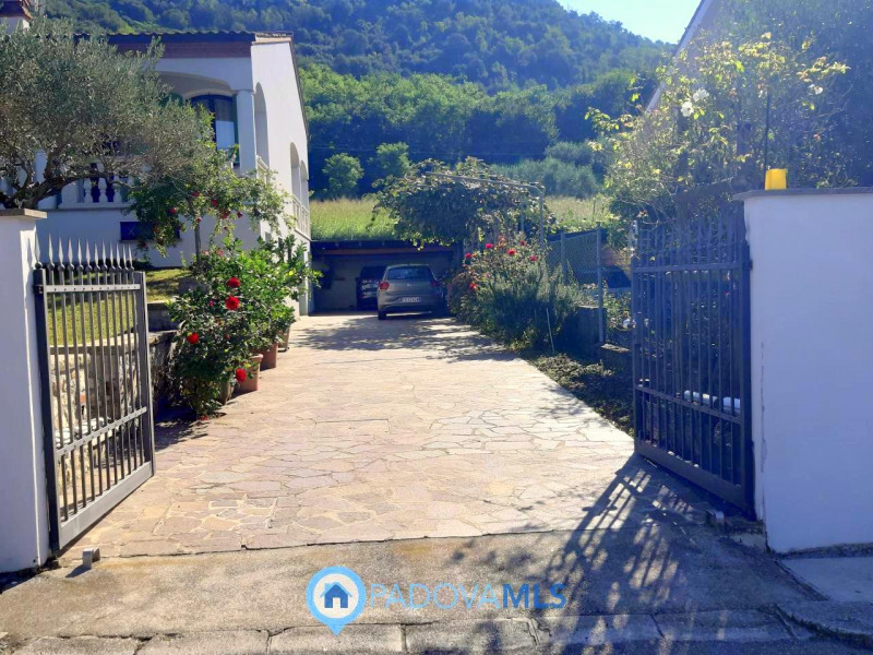 Immobile in esclusiva al Gruppo Padova MLS

Nel suggestivo Comune di Baone proponiamo in vendita ...