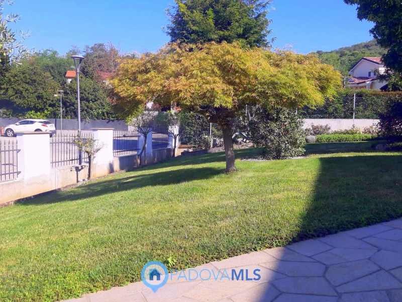 Immobile in esclusiva al Gruppo Padova MLS

Nel suggestivo Comune di Baone proponiamo in vendita ...