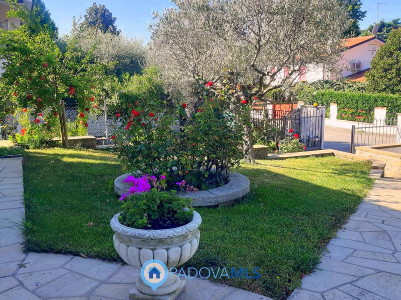 Immobile in esclusiva al Gruppo Padova MLS

Nel suggestivo Comune di Baone proponiamo in vendita ...