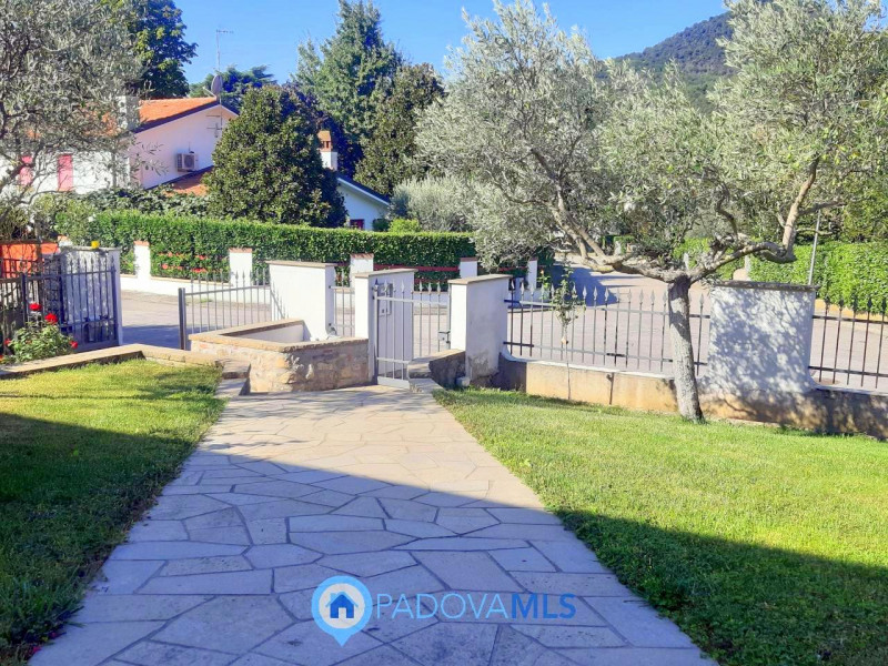 Immobile in esclusiva al Gruppo Padova MLS

Nel suggestivo Comune di Baone proponiamo in vendita ...