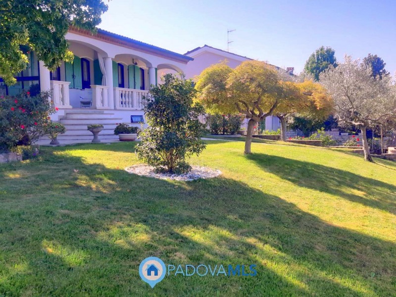 Immobile in esclusiva al Gruppo Padova MLS

Nel suggestivo Comune di Baone proponiamo in vendita ...