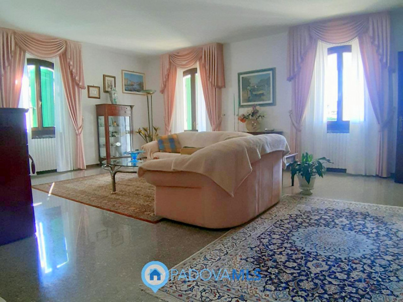 Immobile in esclusiva al Gruppo Padova MLS

Nel suggestivo Comune di Baone proponiamo in vendita ...