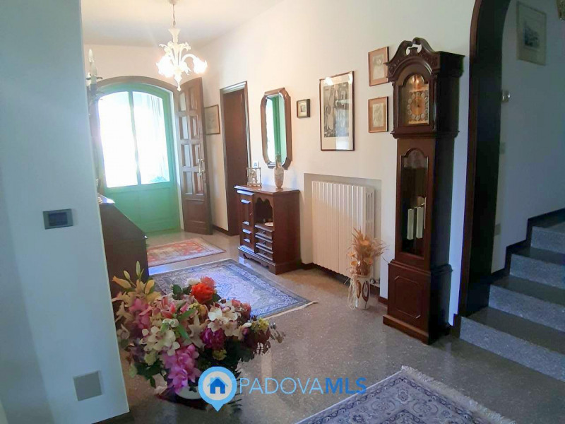 Immobile in esclusiva al Gruppo Padova MLS

Nel suggestivo Comune di Baone proponiamo in vendita ...