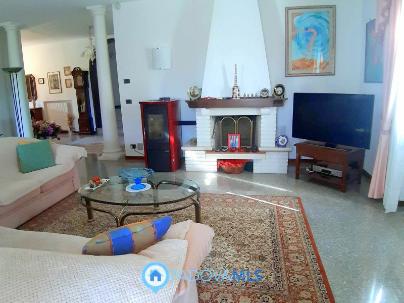 Immobile in esclusiva al Gruppo Padova MLS

Nel suggestivo Comune di Baone proponiamo in vendita ...