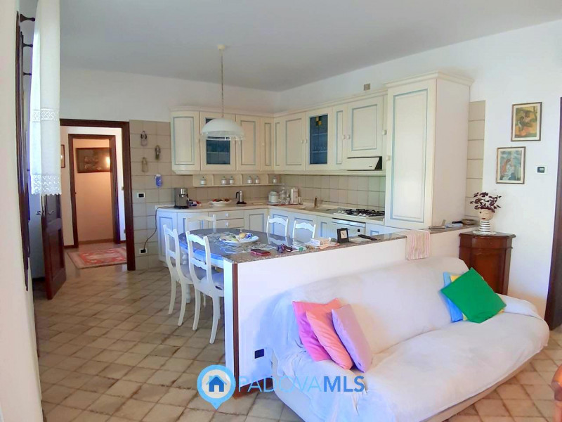 Immobile in esclusiva al Gruppo Padova MLS

Nel suggestivo Comune di Baone proponiamo in vendita ...