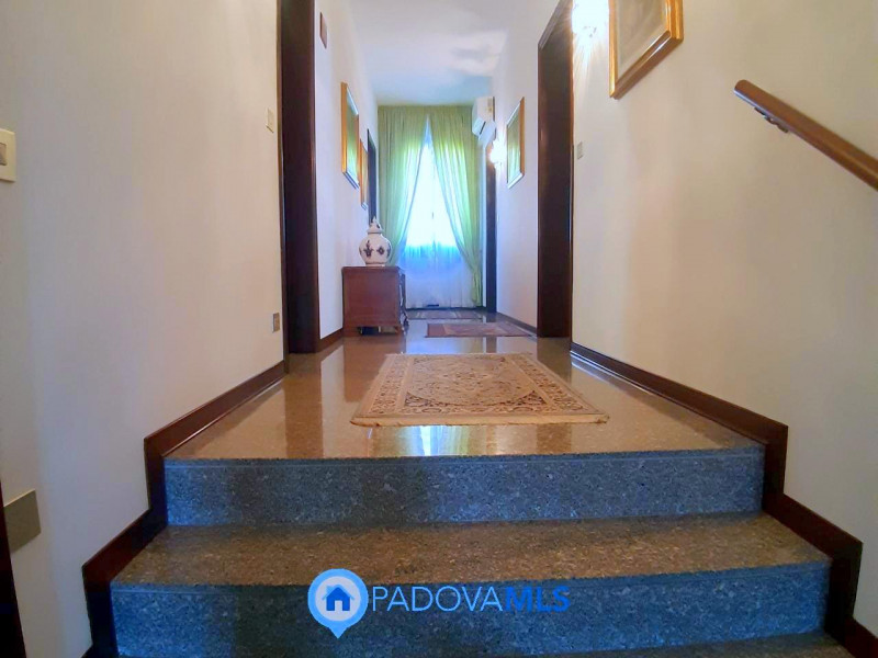 Immobile in esclusiva al Gruppo Padova MLS

Nel suggestivo Comune di Baone proponiamo in vendita ...