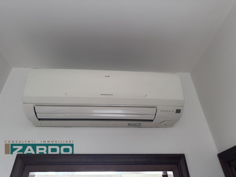 Rif. C-231 (per info 3409172184  | Nicolò )

Proponiamo in vendita una spaziosa porzione di bifam...