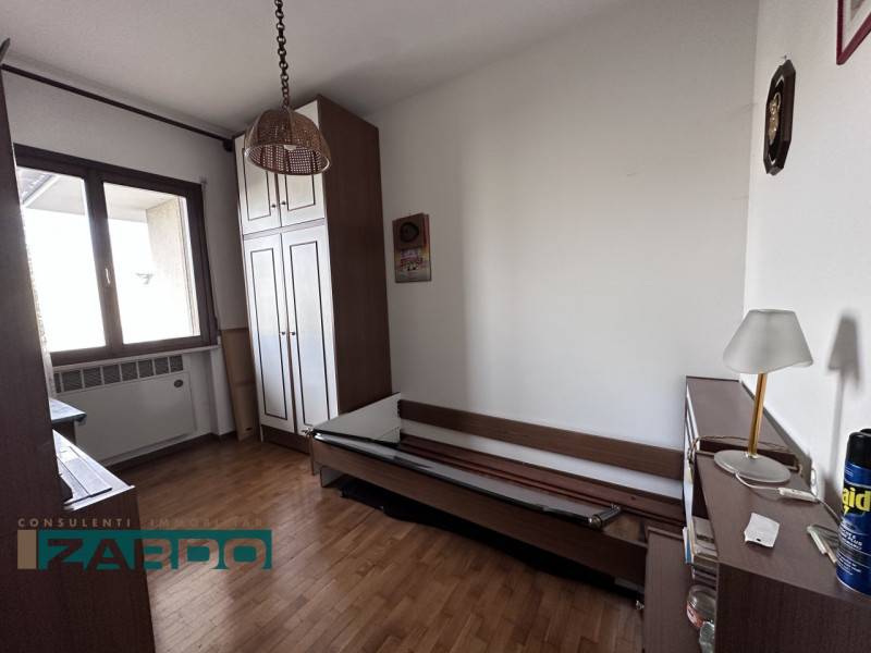 Rif. C-231 (per info 3409172184  | Nicolò )

Proponiamo in vendita una spaziosa porzione di bifam...