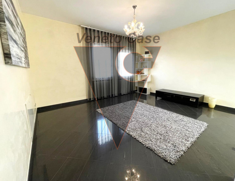 A Saonara proponiamo in affitto porzione di bifamiliare al primo piano, recentemente ristrutturat...