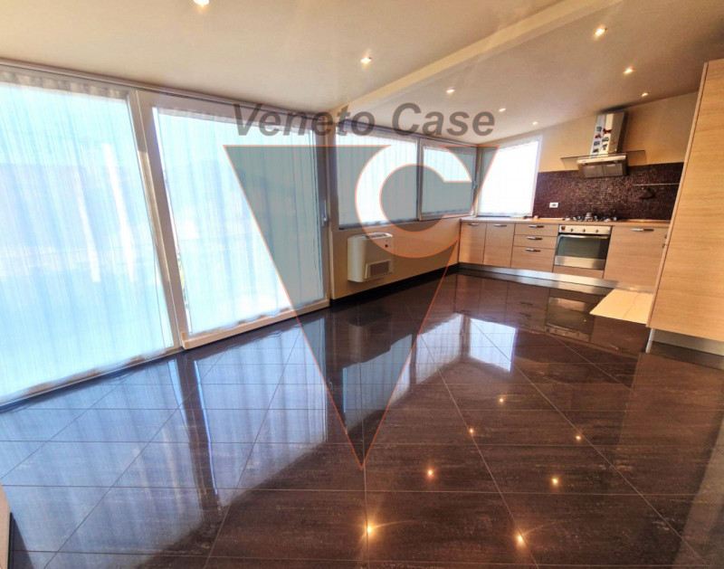 A Saonara proponiamo in affitto porzione di bifamiliare al primo piano, recentemente ristrutturat...